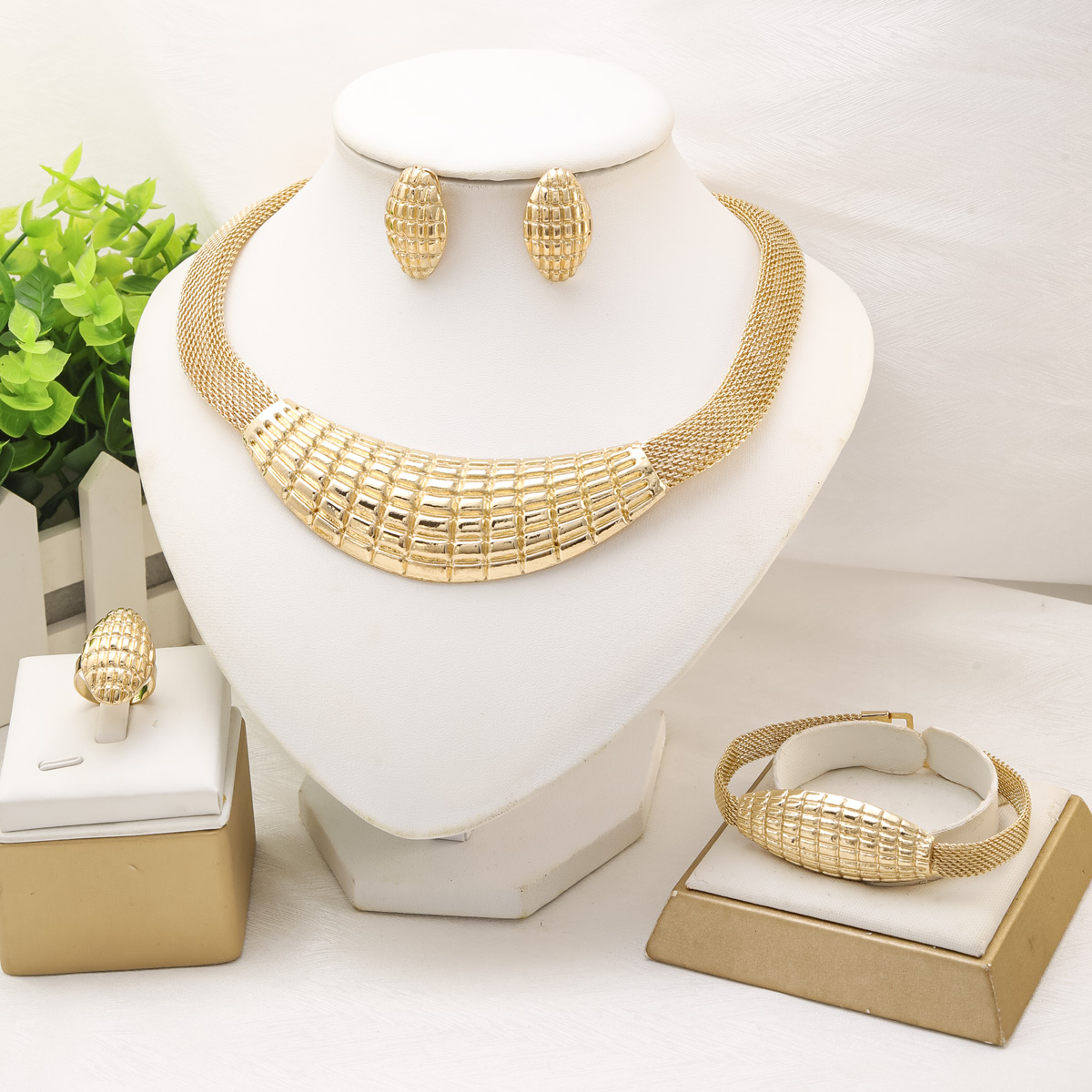 Fashion Jewelry Sets for Women - đánh giá và giá Ethnic Fashion Trends 2025